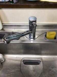 台所の蛇口　キッチン　交換　水漏れ